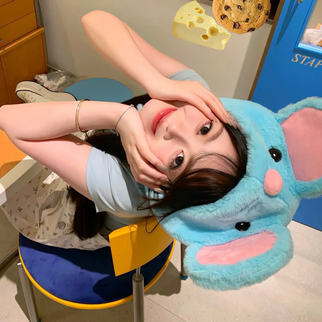 随盲柳入眠的女人